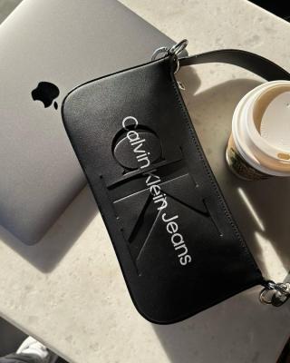 Calvin Klein Sculpted Siyah Baget Kadın Çanta VLT351U