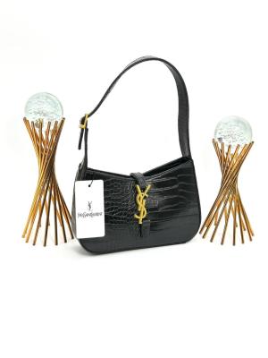 YVES SAINT LAURENT LE 5 Â 7 SHOULDER BAGS PATENT LEADER BLACK Siyah